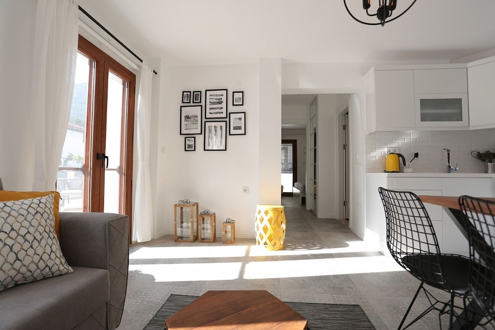Design Apartment, 1 Bedroom, Kitchen, Ground Floor photo 3