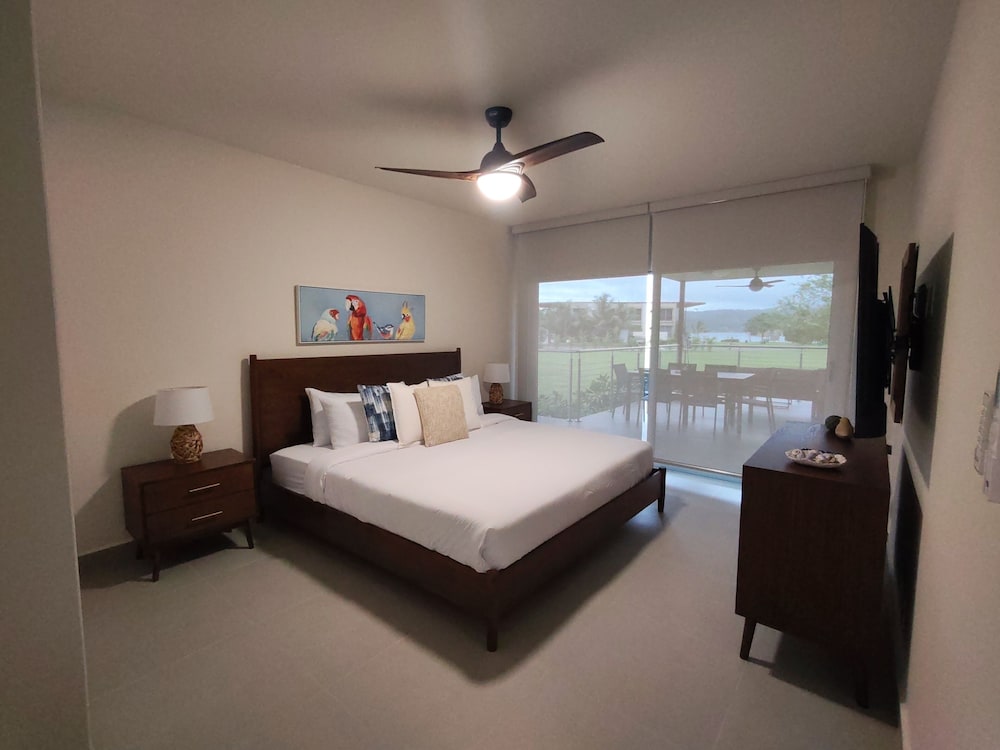 Deluxe Condo, 3 Bedrooms, Partial Ocean View, Garden Area