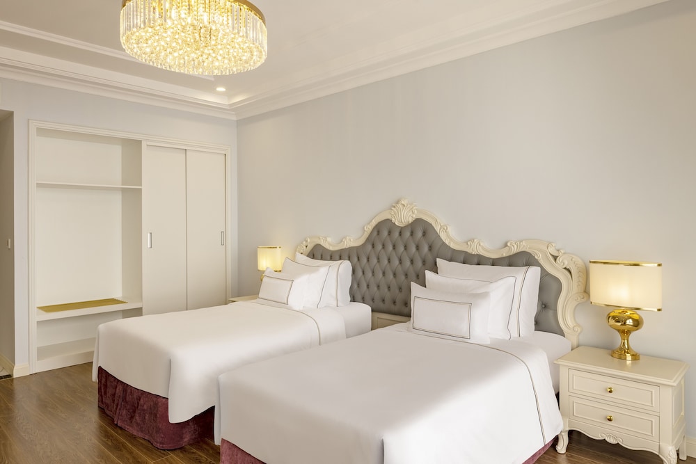 Deluxe Room - Photo 6