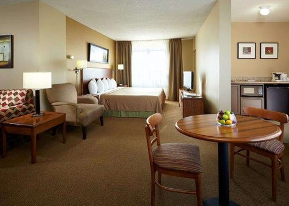 Suite, 1 Queen Bed with Sofa bed, Non Smoking - Photo 1