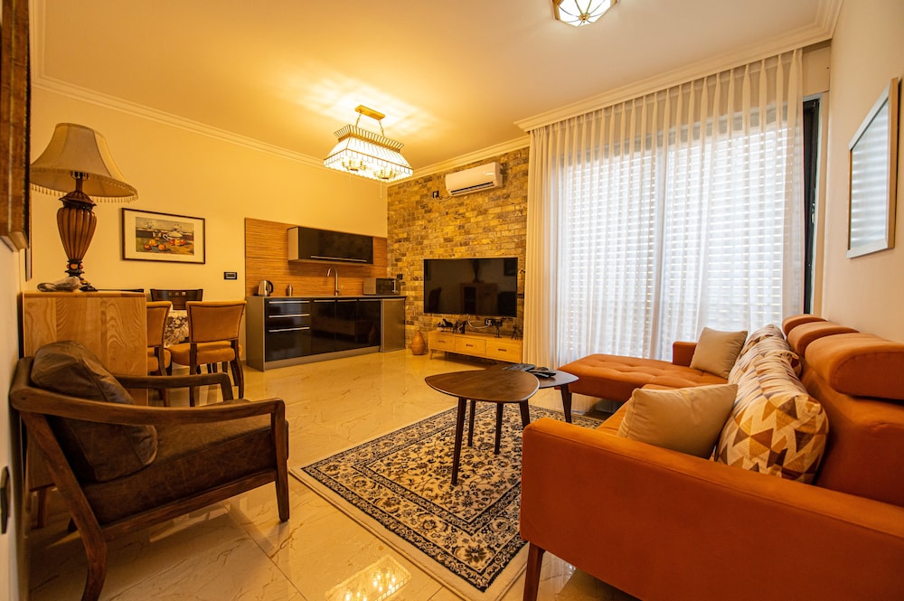 Romantic Double Room, 1 Bedroom, Non Smoking, Courtyard View photo 1