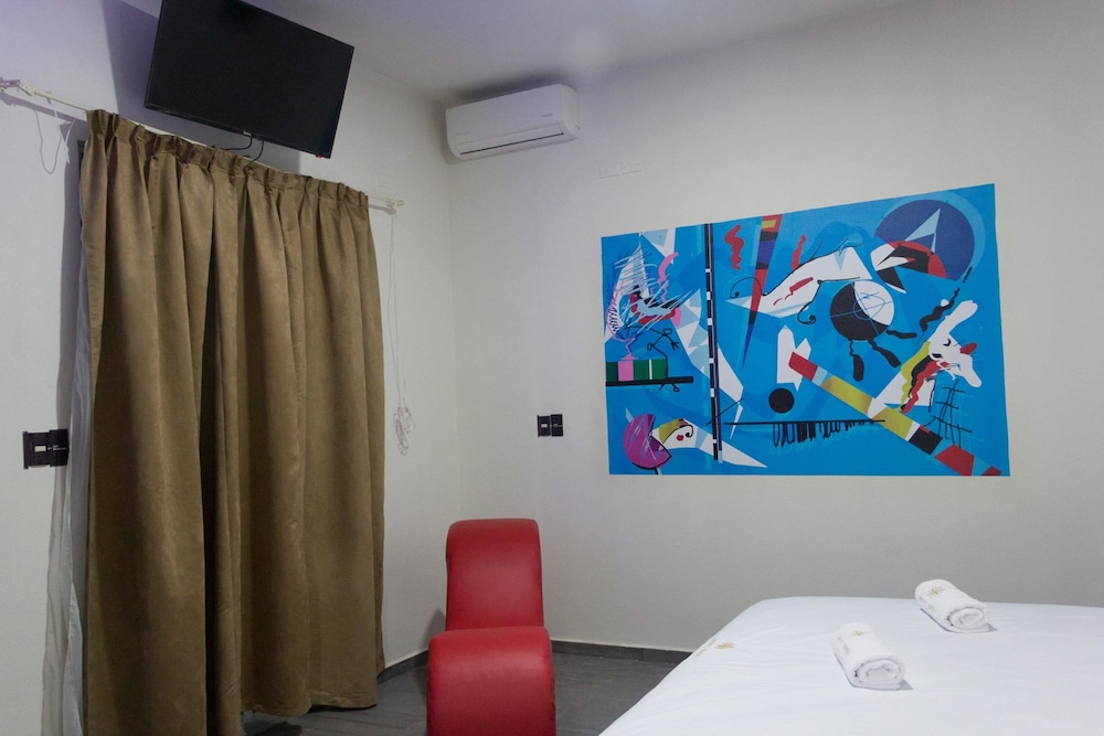 Deluxe Suite, Multiple Beds, Non Smoking, Poolside photo 1