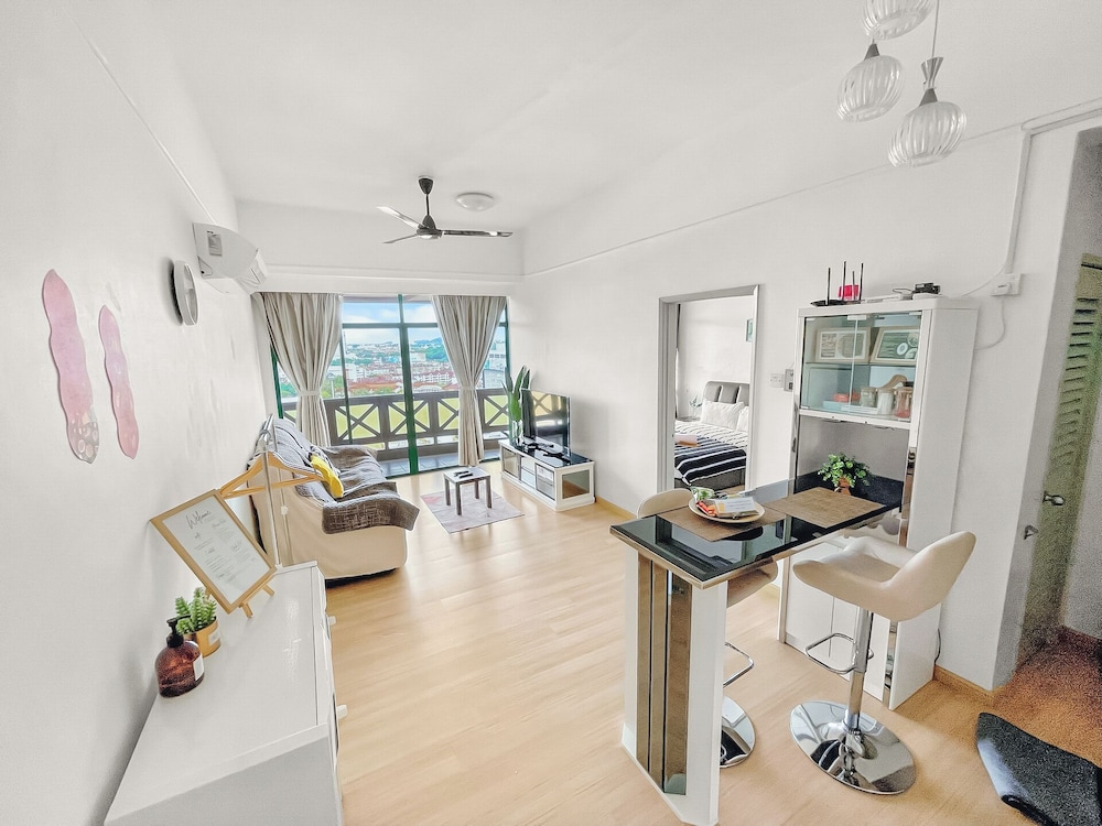 Comfort Apartment, Balcony, City View