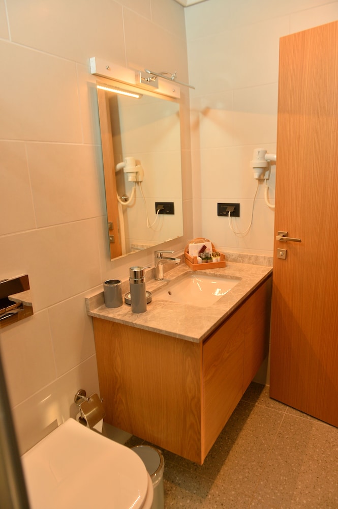Deluxe Suite, 2 Bedrooms, Kitchenette, Sea View photo 2