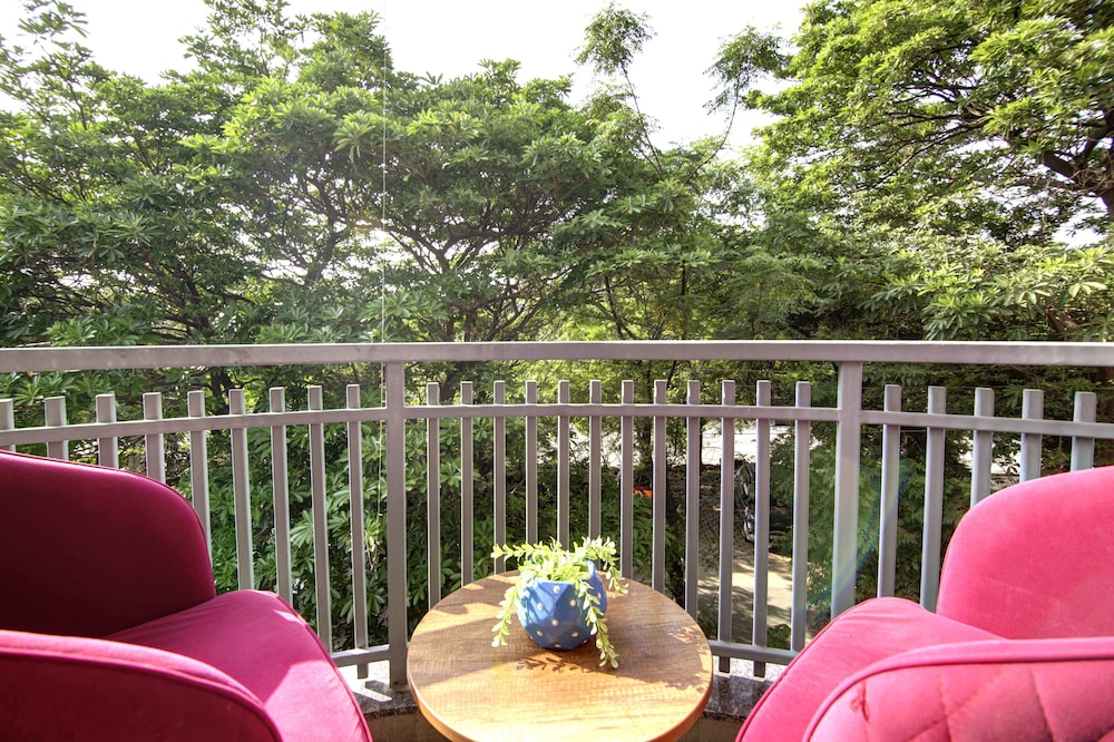 Superior Room with Balcony - Photo 3
