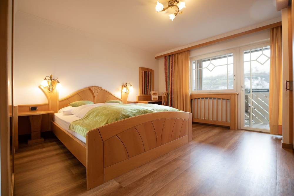 Suite, 1 Bedroom - Photo 1