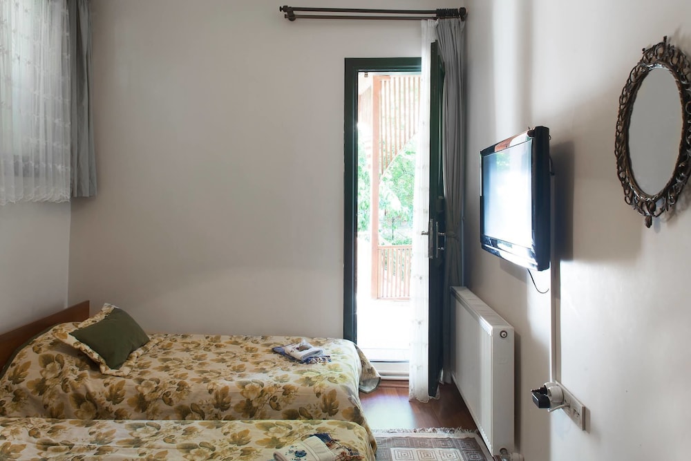 Classic Double Room (Shared Balcony)