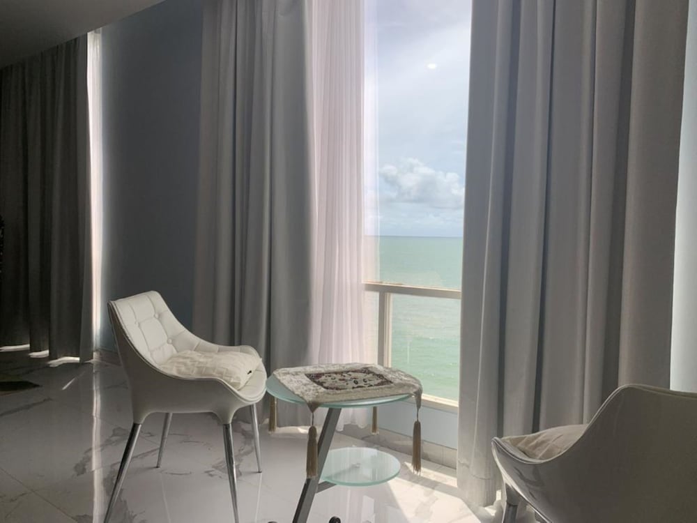 Suite Room - Photo 8
