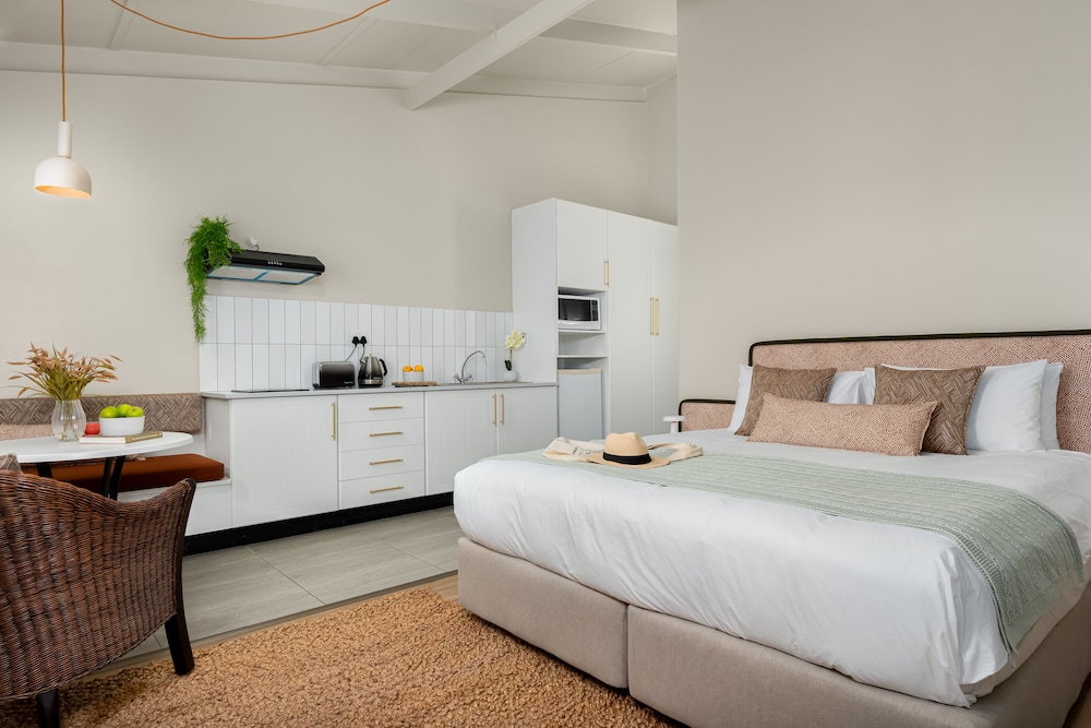 Luxury Studio, 1 King Bed photo 1