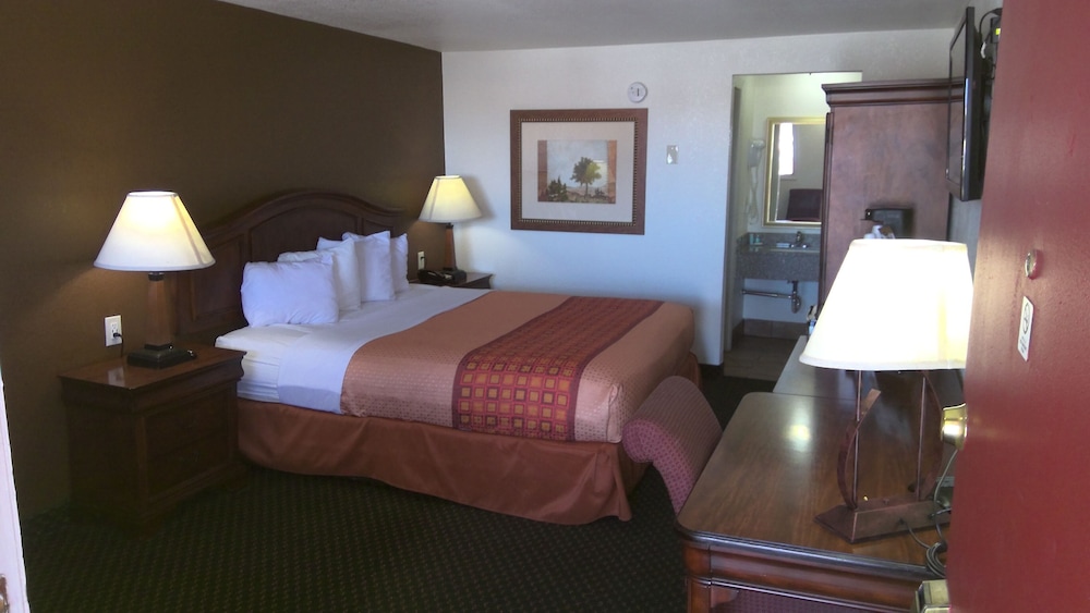 Standard Room, 1 King Bed, Non Smoking photo 1