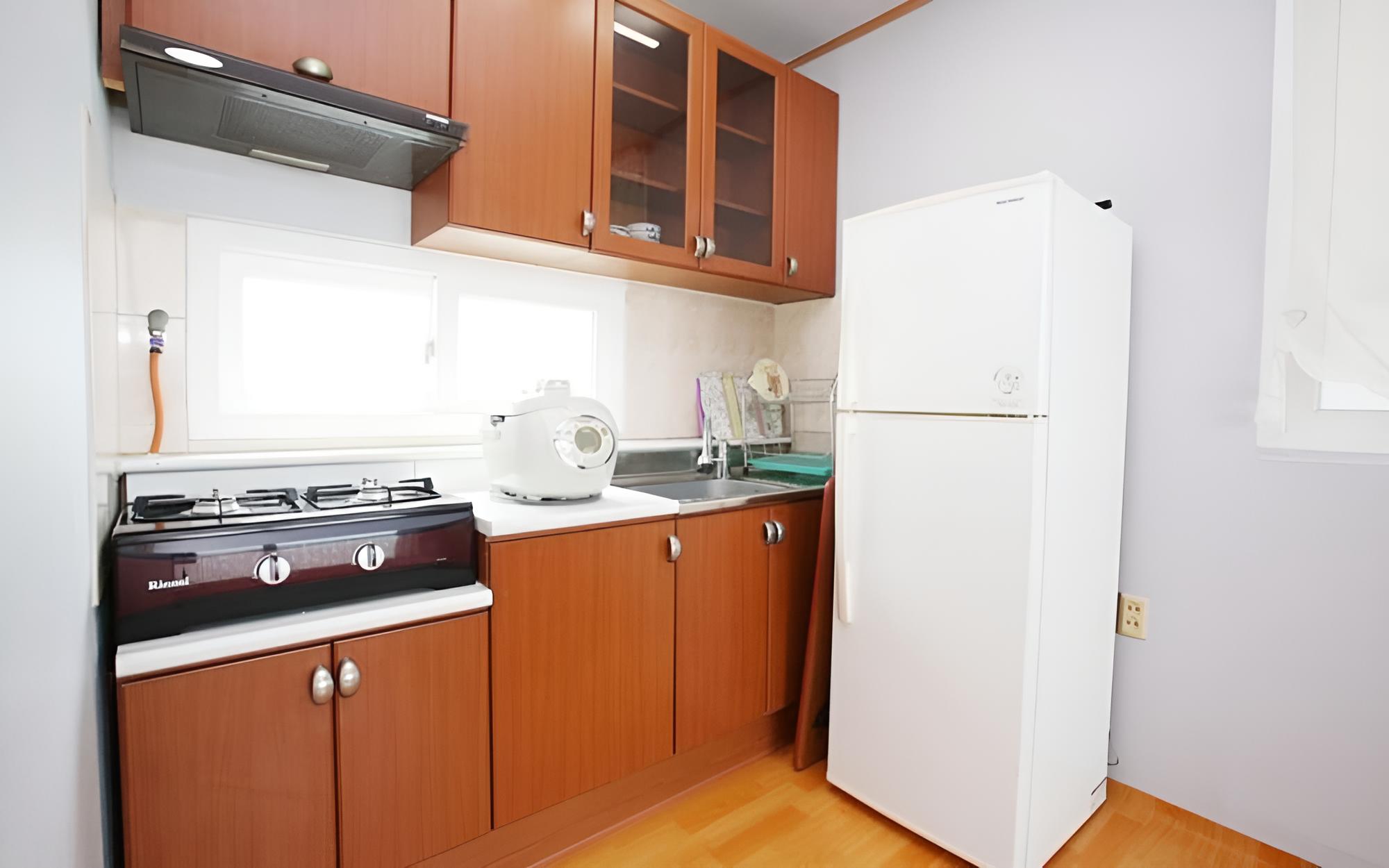 Room (Hun's House) - Photo 2
