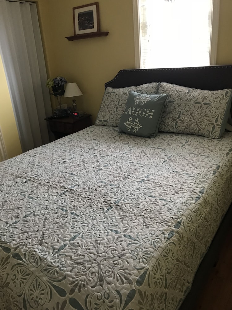 Standard Room, 1 Queen Bed, Non Smoking photo 3