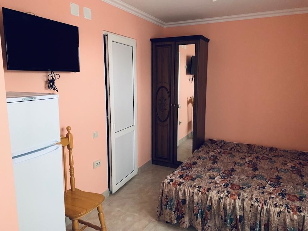 Comfort Double Room, 1 Double Bed, Refrigerator & Microwave, Courtyard View photo 3