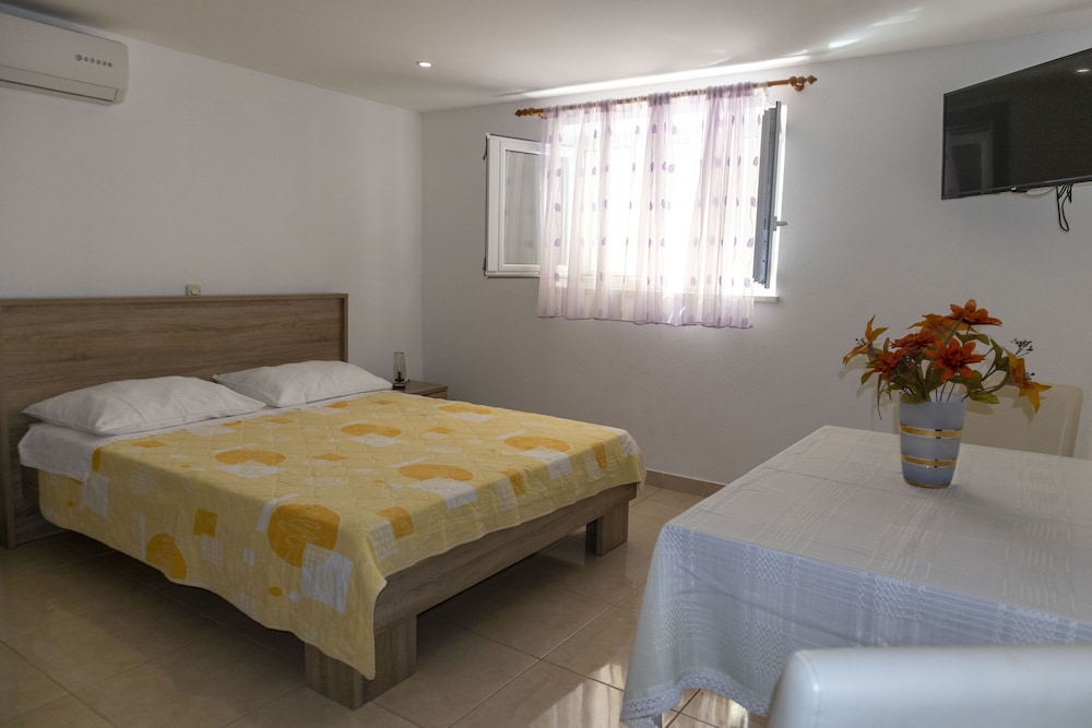 Apartment (A5)