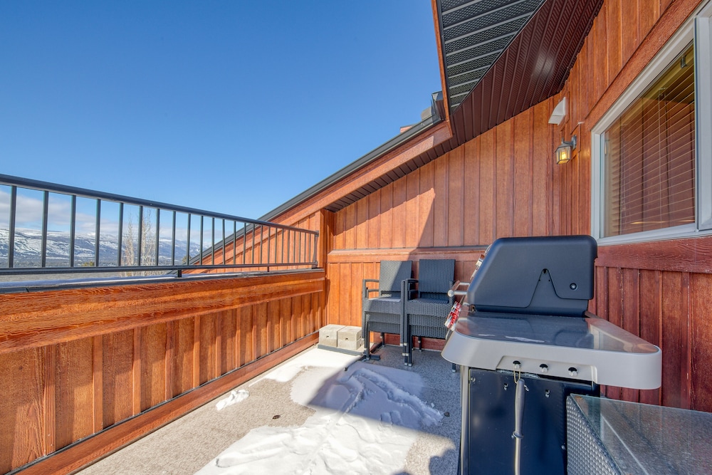 Luxury Townhome, 3 Bedrooms, Fireplace, Mountain View (Pet friendly) photo 2