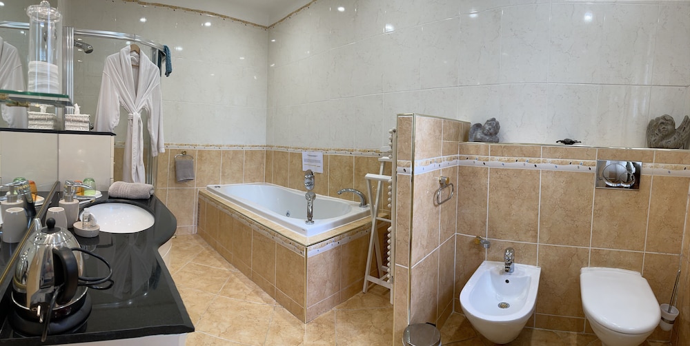 Superior Double Room, Ensuite, Garden View photo 2