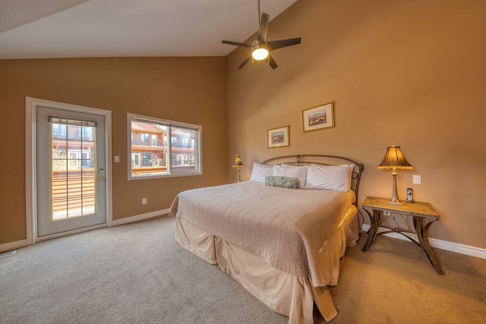 Premium Townhome, 4 Bedrooms (401 or 1103 Phase 2) photo 3