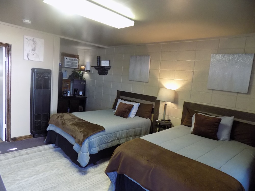 Basic Double Room, 2 Double Beds, Non Smoking photo 2