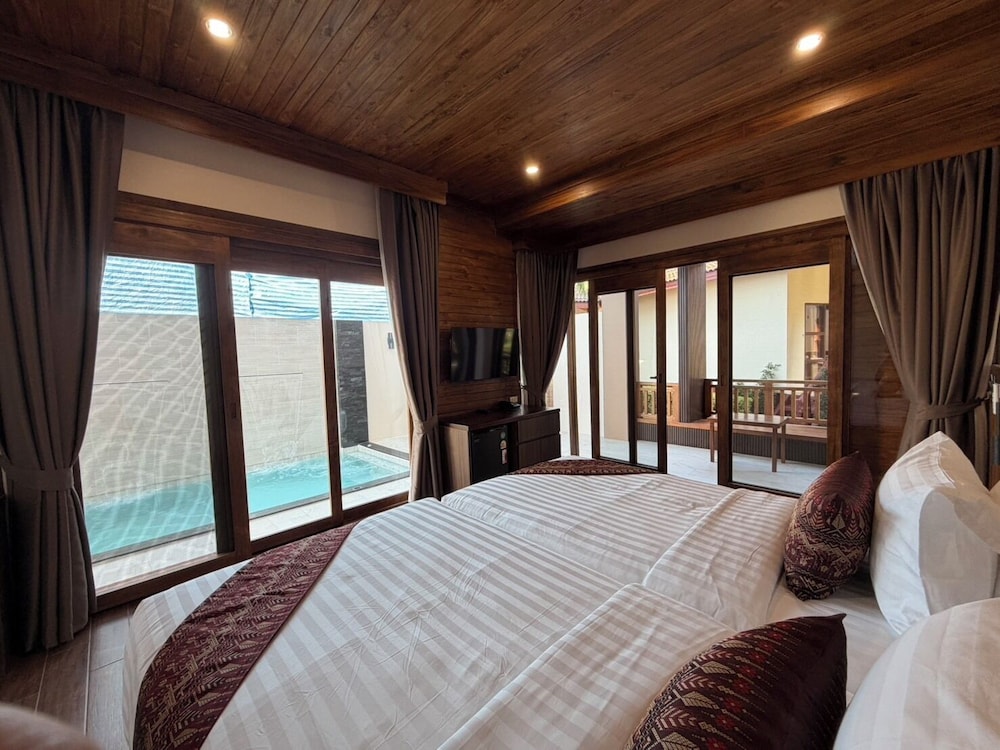 Luxury Pool Suite