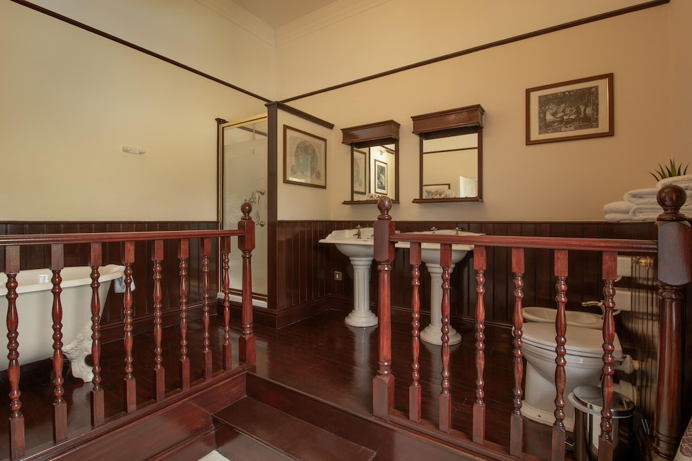 Suite - Photo 17