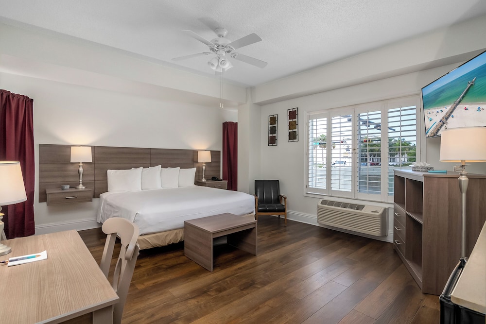 Standard Room, 1 King Bed - Photo 1