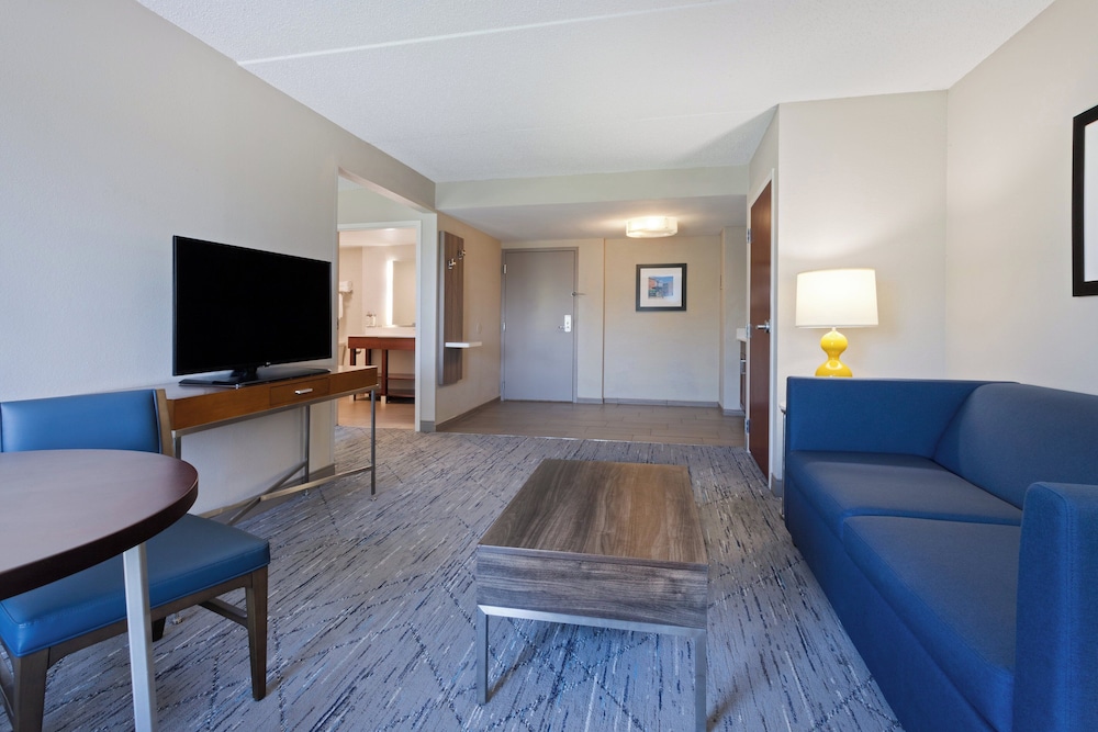 Suite, 1 King Bed, Accessible Bathtub (Mobility) - Photo 2