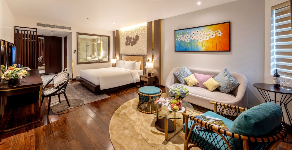 Premier Room, Valley View - Photo 9
