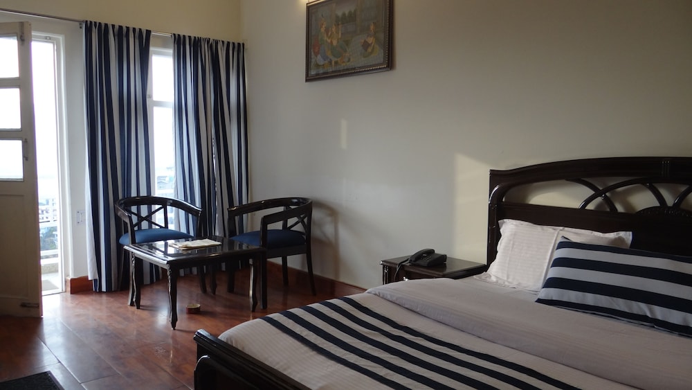 Deluxe Room - Photo 9