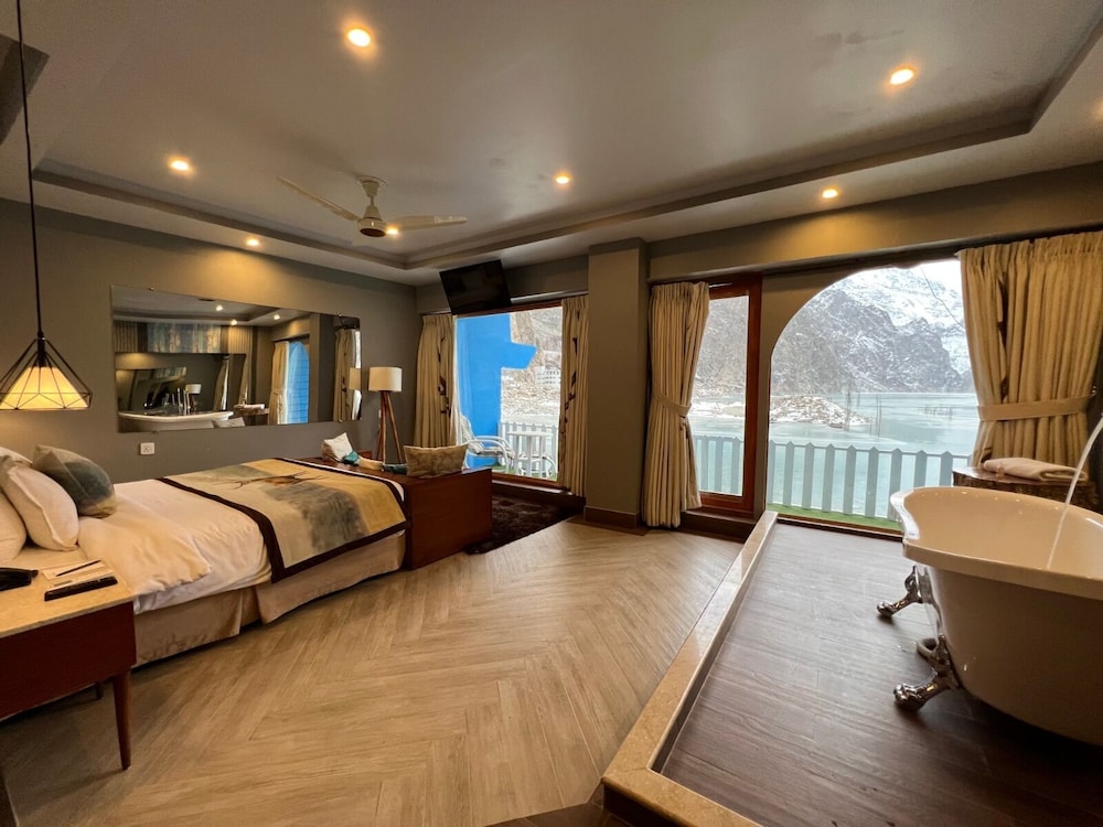 Honeymoon Studio Suite photo 1