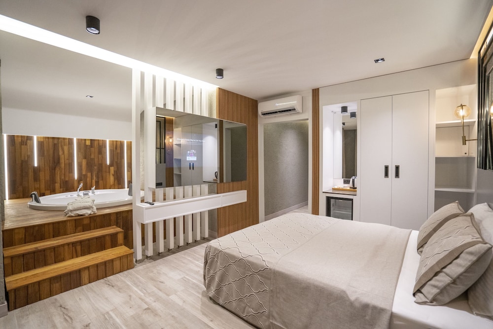 Elegance Deluxe with Jacuzzi