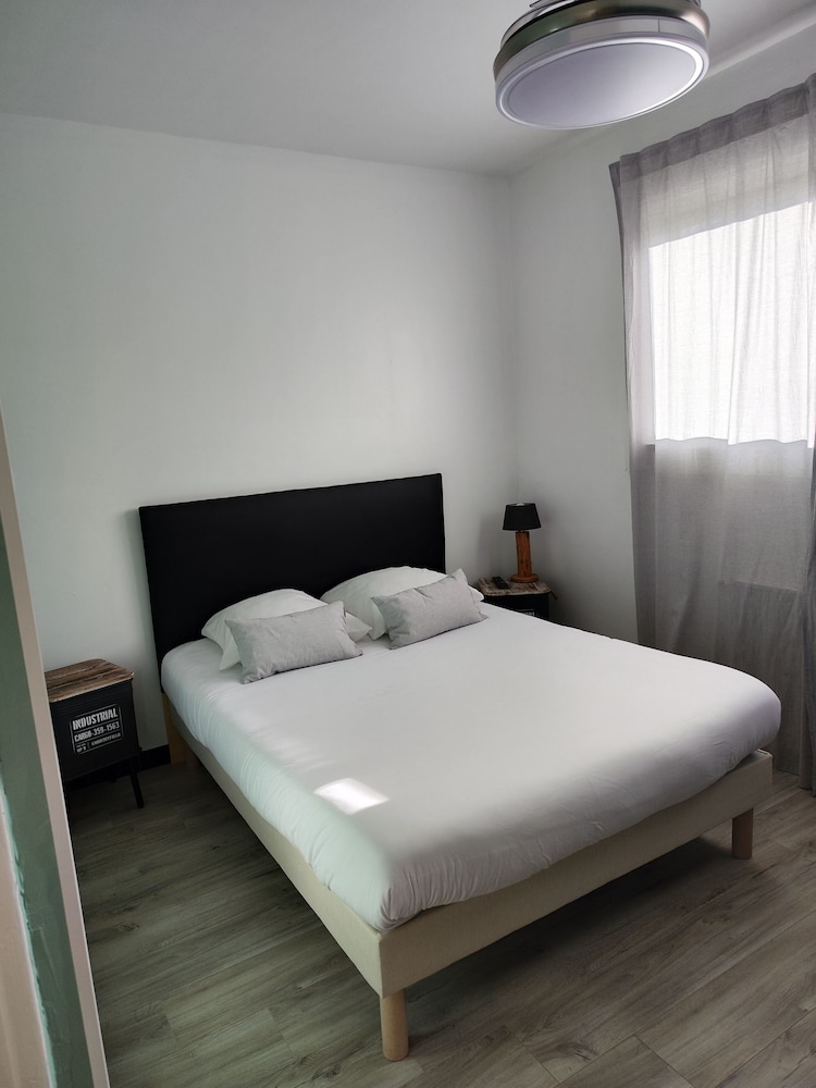 Double Room - Photo 9
