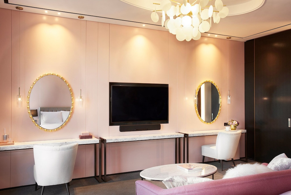 QUEEN' S SUITE photo 3