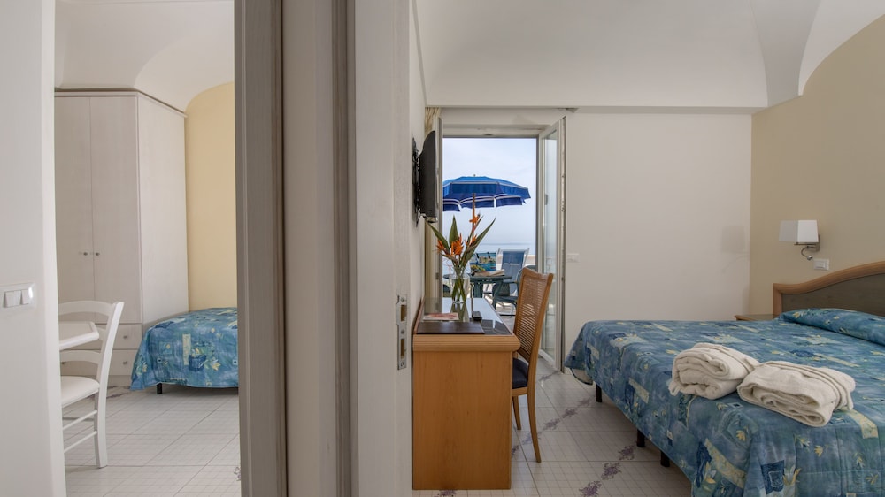 Junior Room photo 1