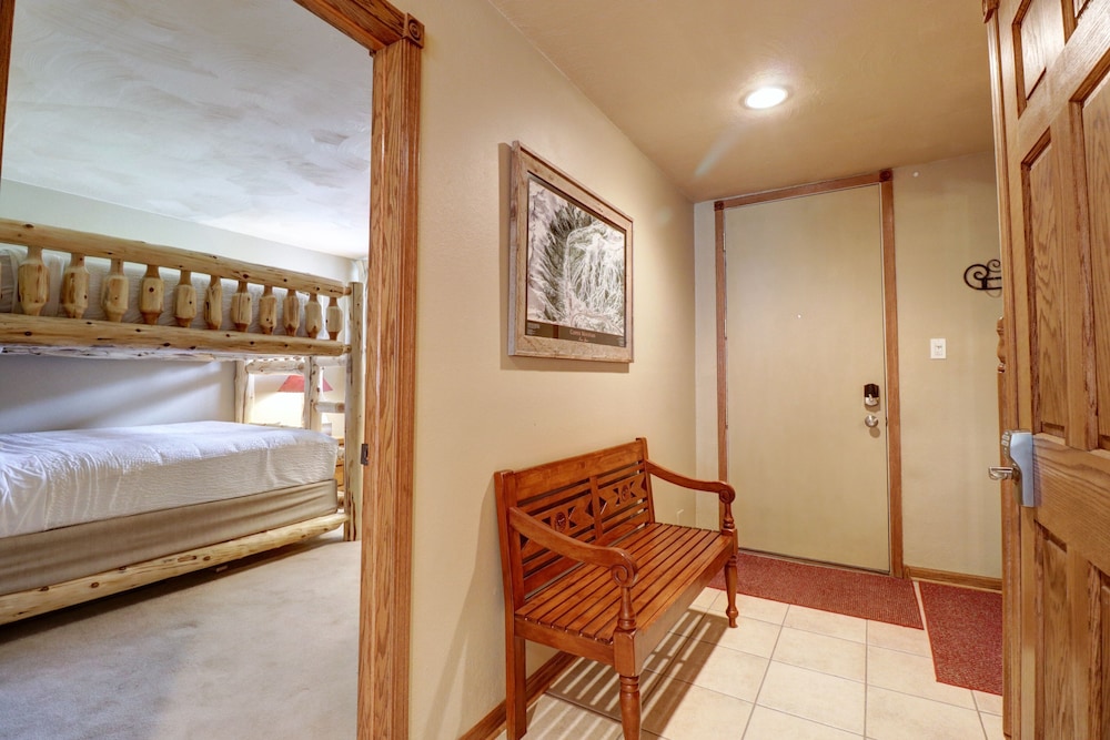 Condo, 2 Bedrooms photo 3