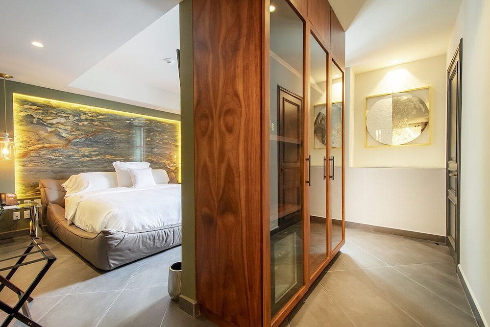 Deluxe Room, 1 King Bed - Photo 8