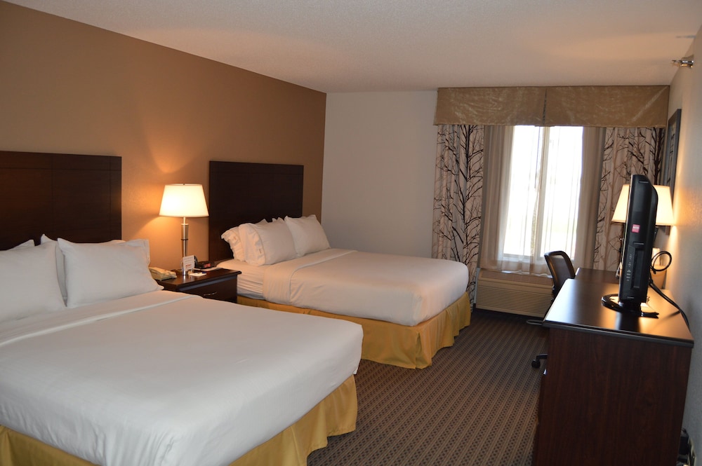 Standard Room, 2 Queen Beds - Photo 2