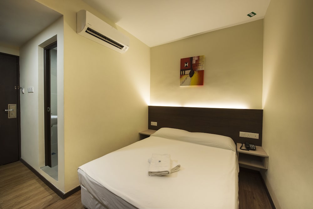 Superior Double Room, 1 Queen Bed, No Windows photo 3