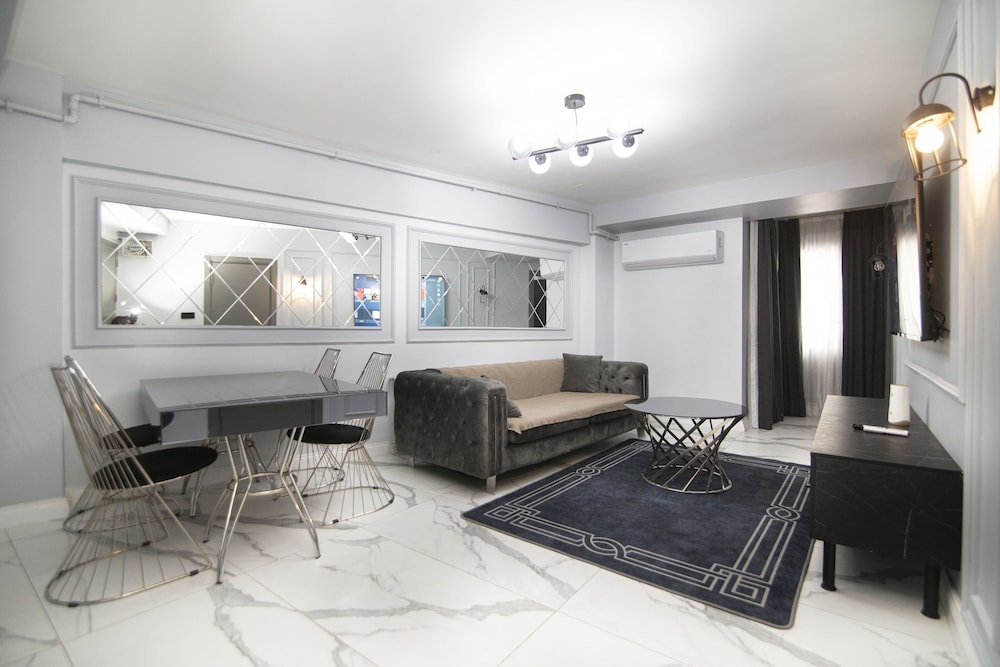Apart 202 photo 2