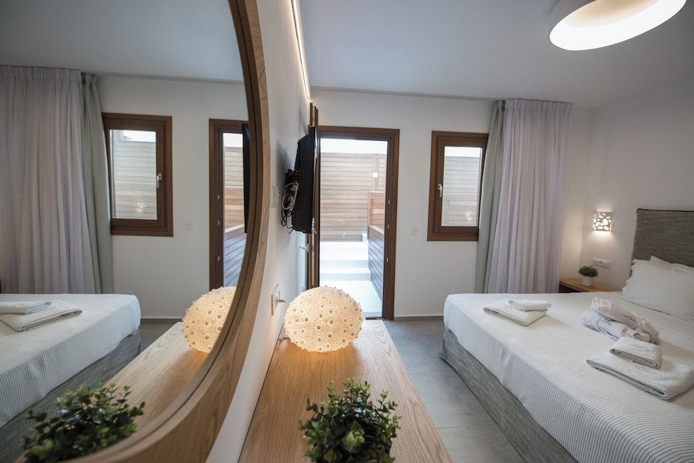 Mamma Mia Honeymoon suite with outdoor pool sea view photo 2