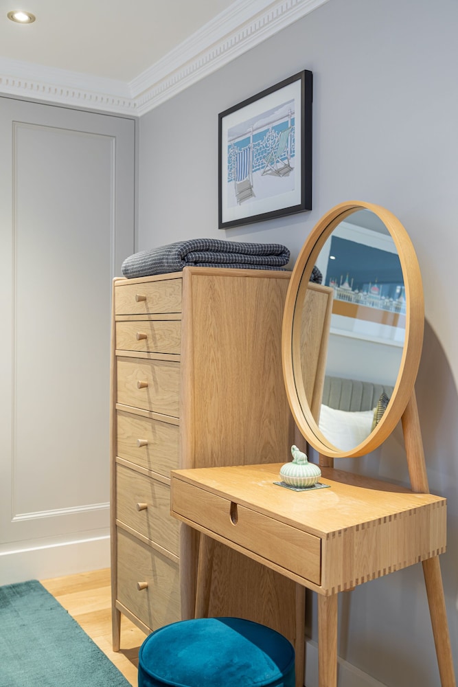 Luxury Apartment, Ensuite, Courtyard View (Beaches Brighton) photo 3