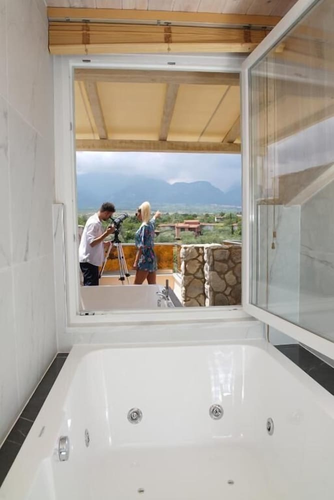 Executive Suite, Jetted Tub (Olympus) - Photo 4
