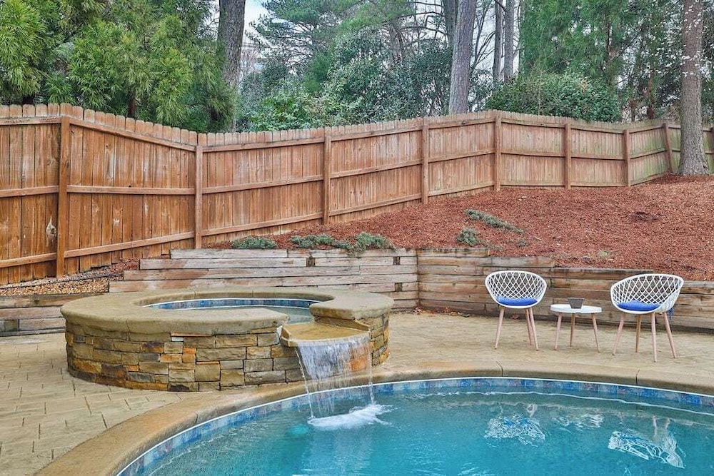 Sandy Springs エグゼクティブ リトリート プール ホットタブ サウナ バスケットボール コート, 写真 54