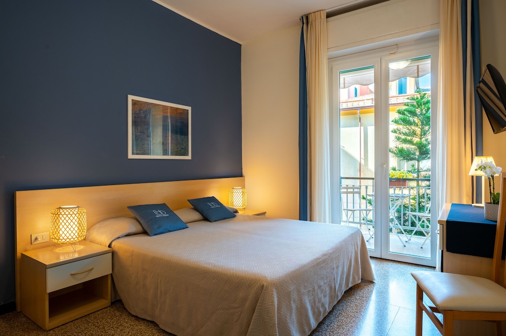 Standard Double or Twin Room, 1 Bedroom, Balcony - Photo 1