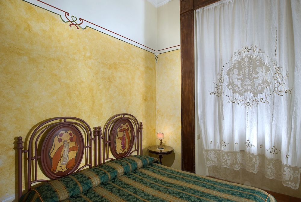 Standard Double Room Single Use - Photo 4