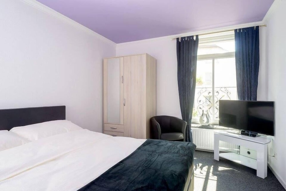 Double Room (Private External Bathroom) photo 3