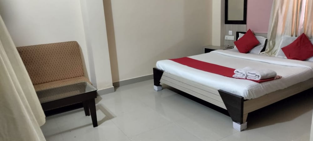 Deluxe Double Room, Multiple Beds, City View
