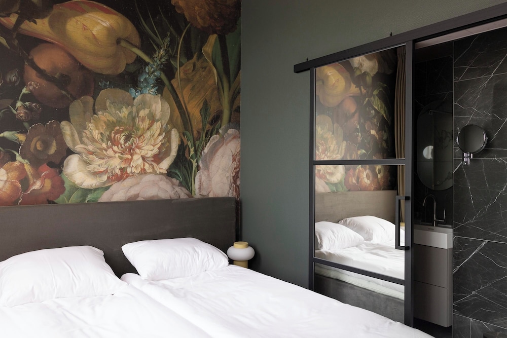Economy Double Room (patio/glass lift view, souterrain) photo 1