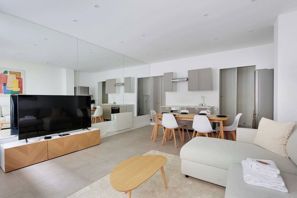 Apartment photo 2