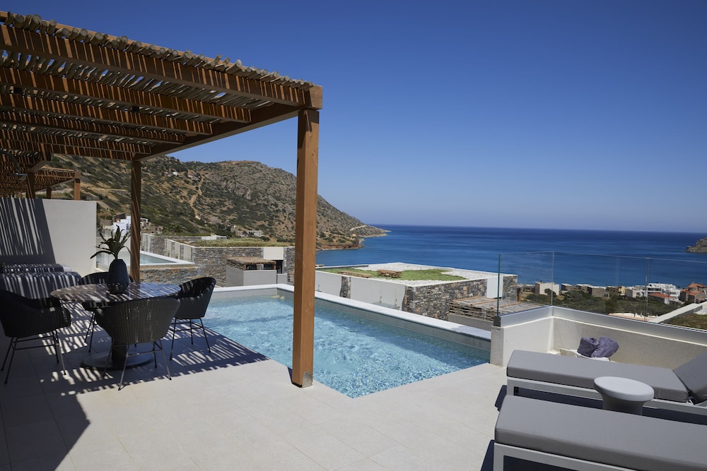 Family Duplex with Private Pool - Basement Level - Sea View - Photo 1