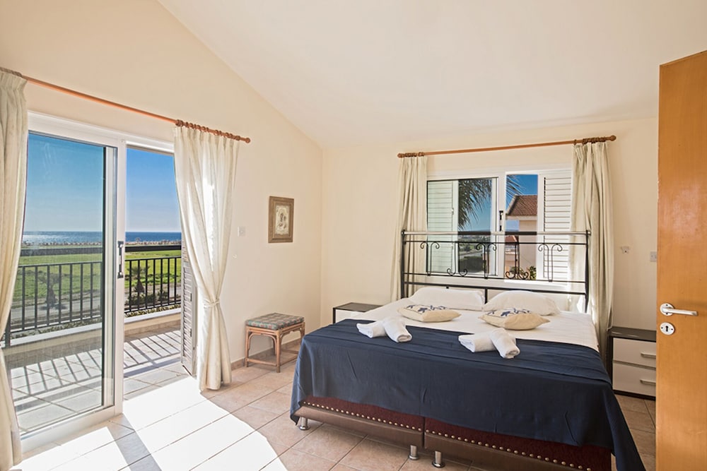 Villa (4 Bedrooms)